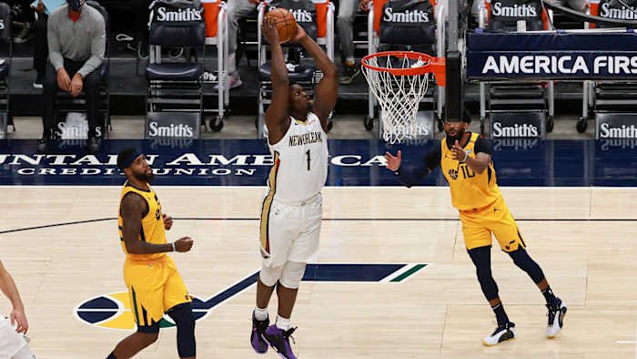 Zion Williamson dunks